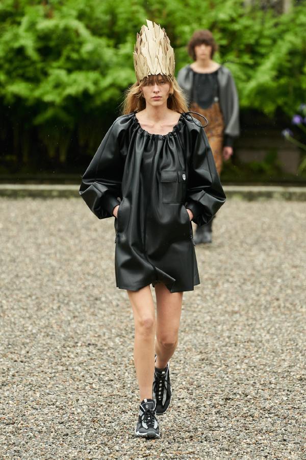 The Best Runway Looks From Louis Vuitton's Cruise 2024 Show At Isola Bella