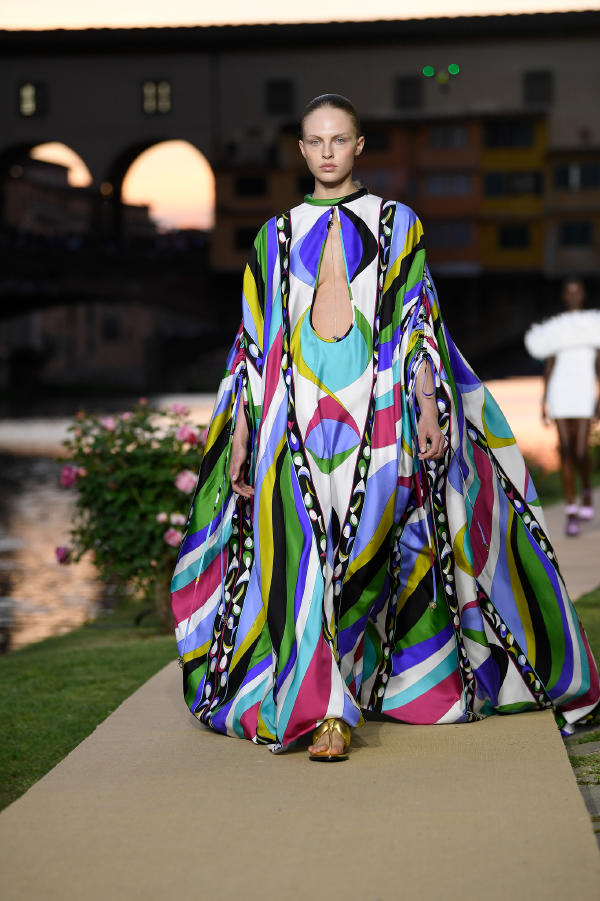 Step into the room like it's a catwalk — Emilio Pucci Resort 2023