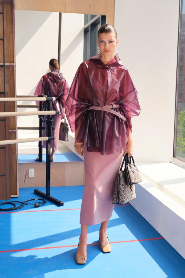 Natalia Vodianova & Anok Yai Model Tory Burch Summer 2020 Looks