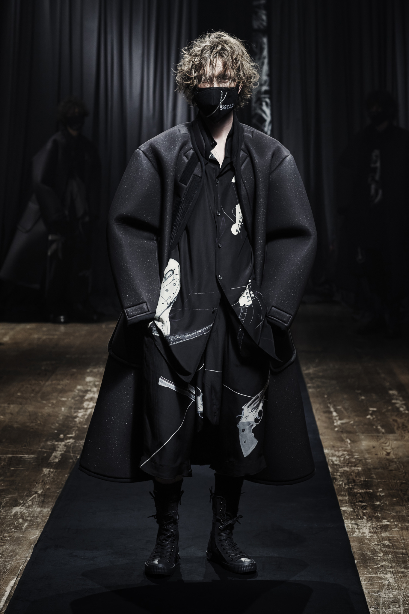 Yohji Yamamoto Fall Winter 2021-22 Men Fashion Show