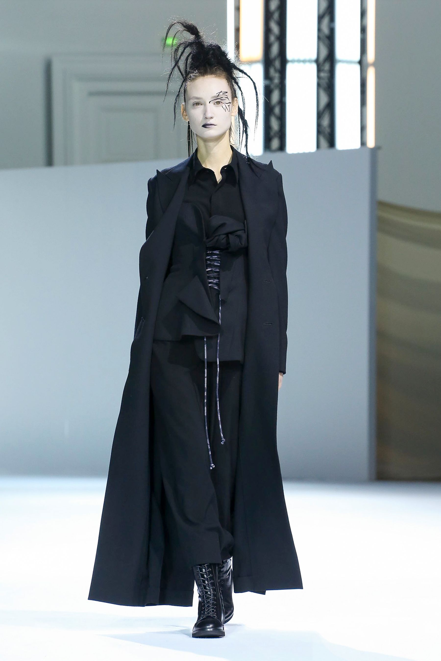 Yohji Yamamoto Fall Winter 2020-21 Fashion Show