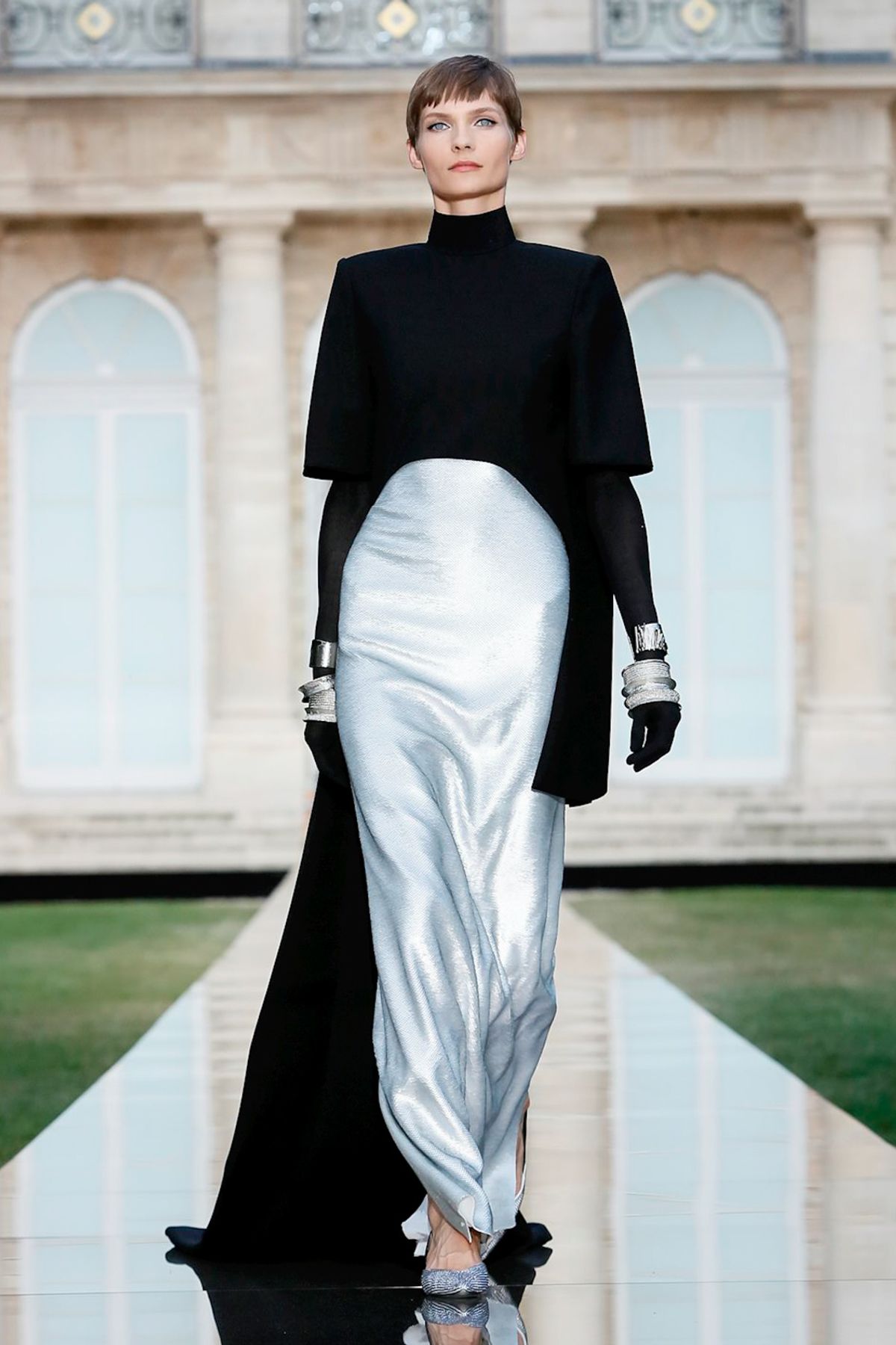 Givenchy Fall Winter 2018-19  Haute Couture Fashion Show