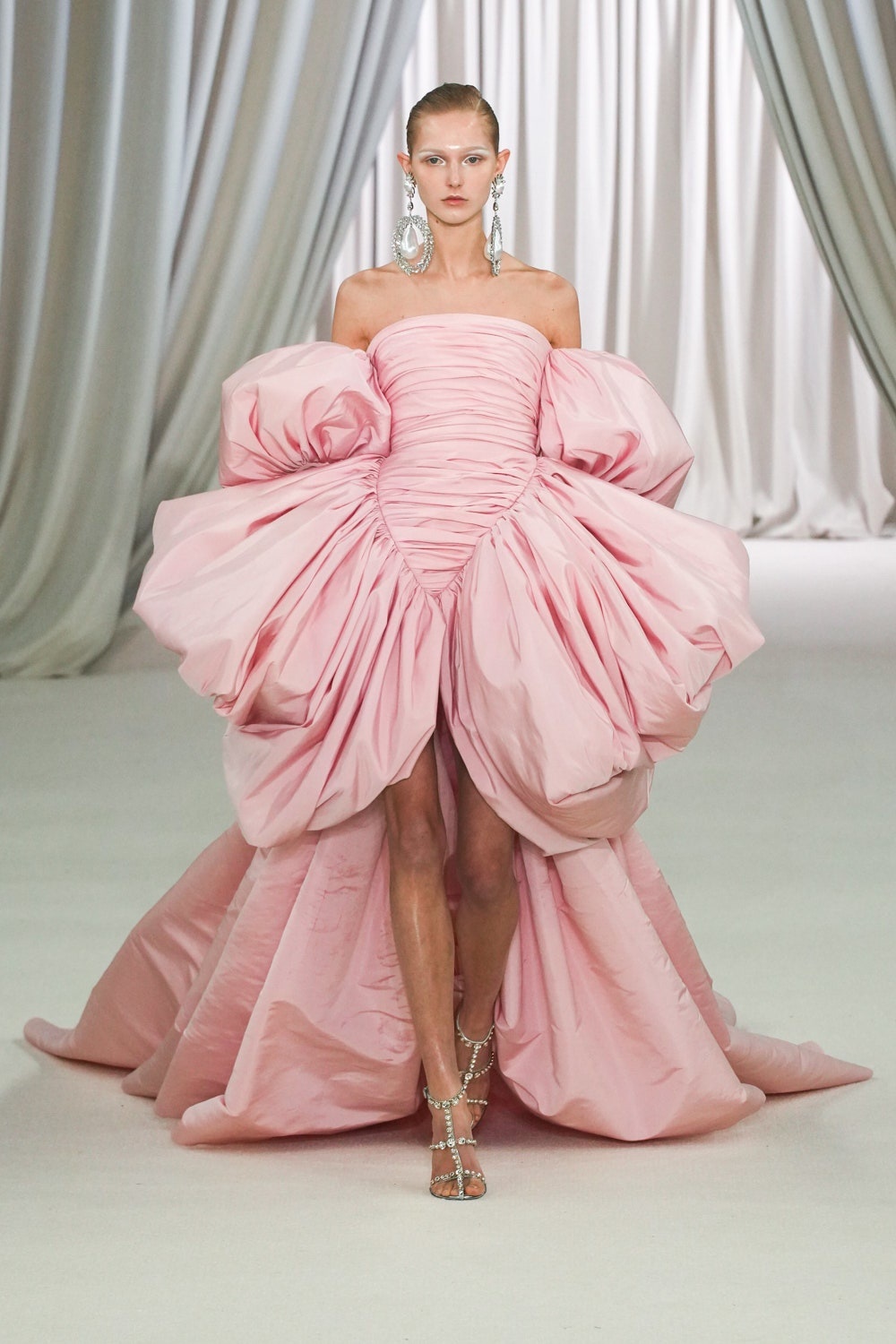Giambattista Valli Spring Summer 2023 Haute Couture Fashion Show