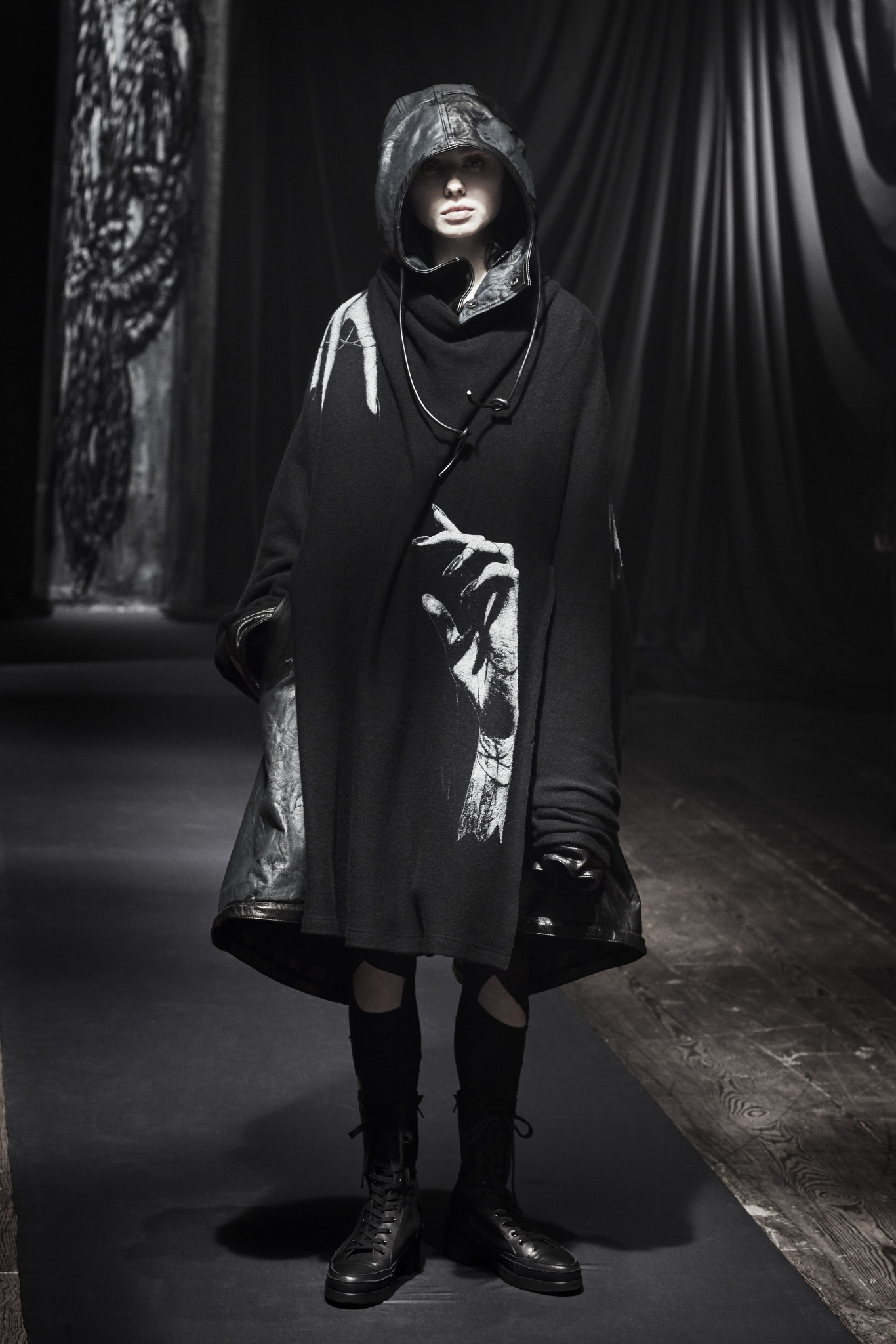 Yohji Yamamoto Fall Winter 2021-22 Fashion Show