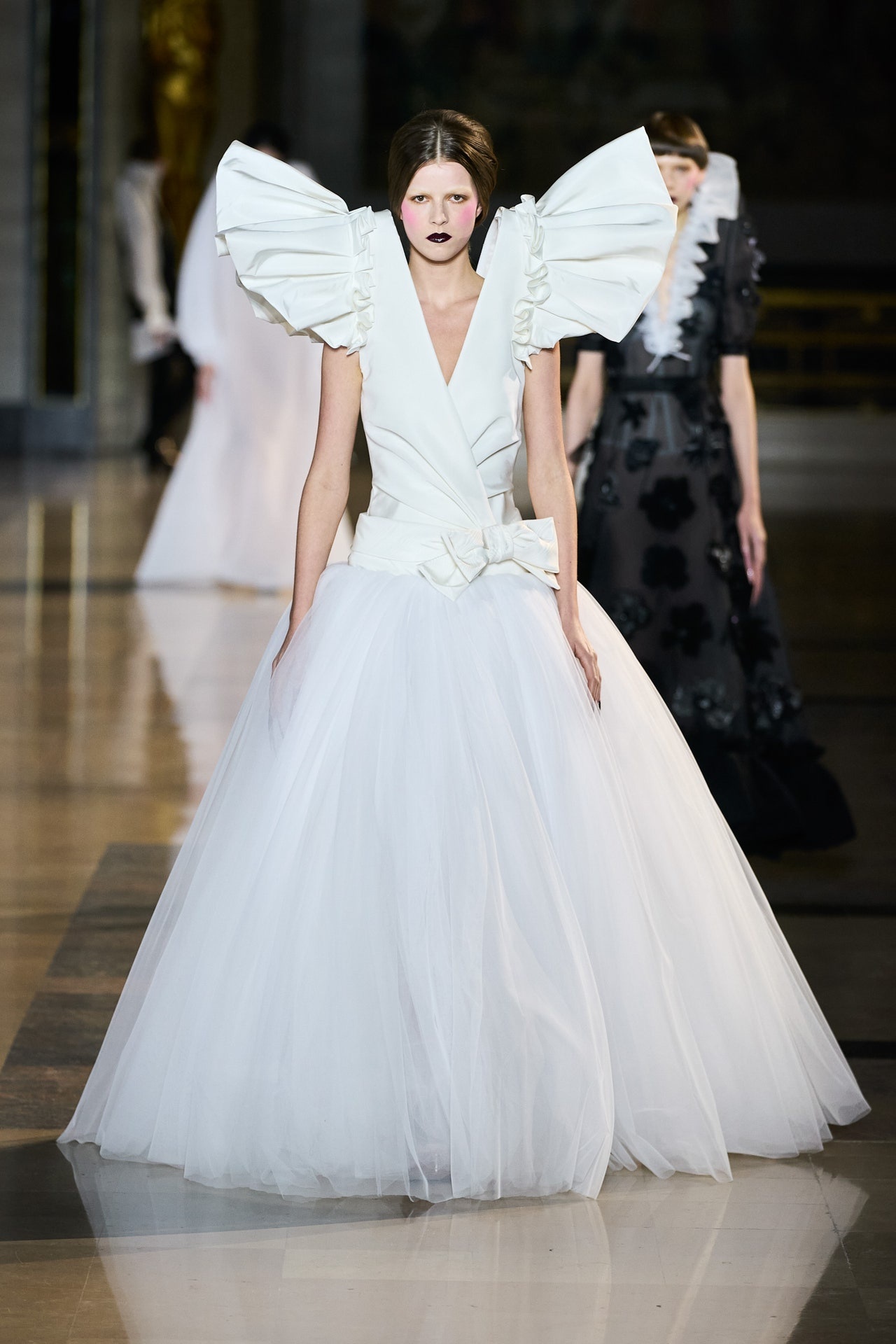 Viktor & Rolf Spring Summer 2022 Haute Couture Fashion Show