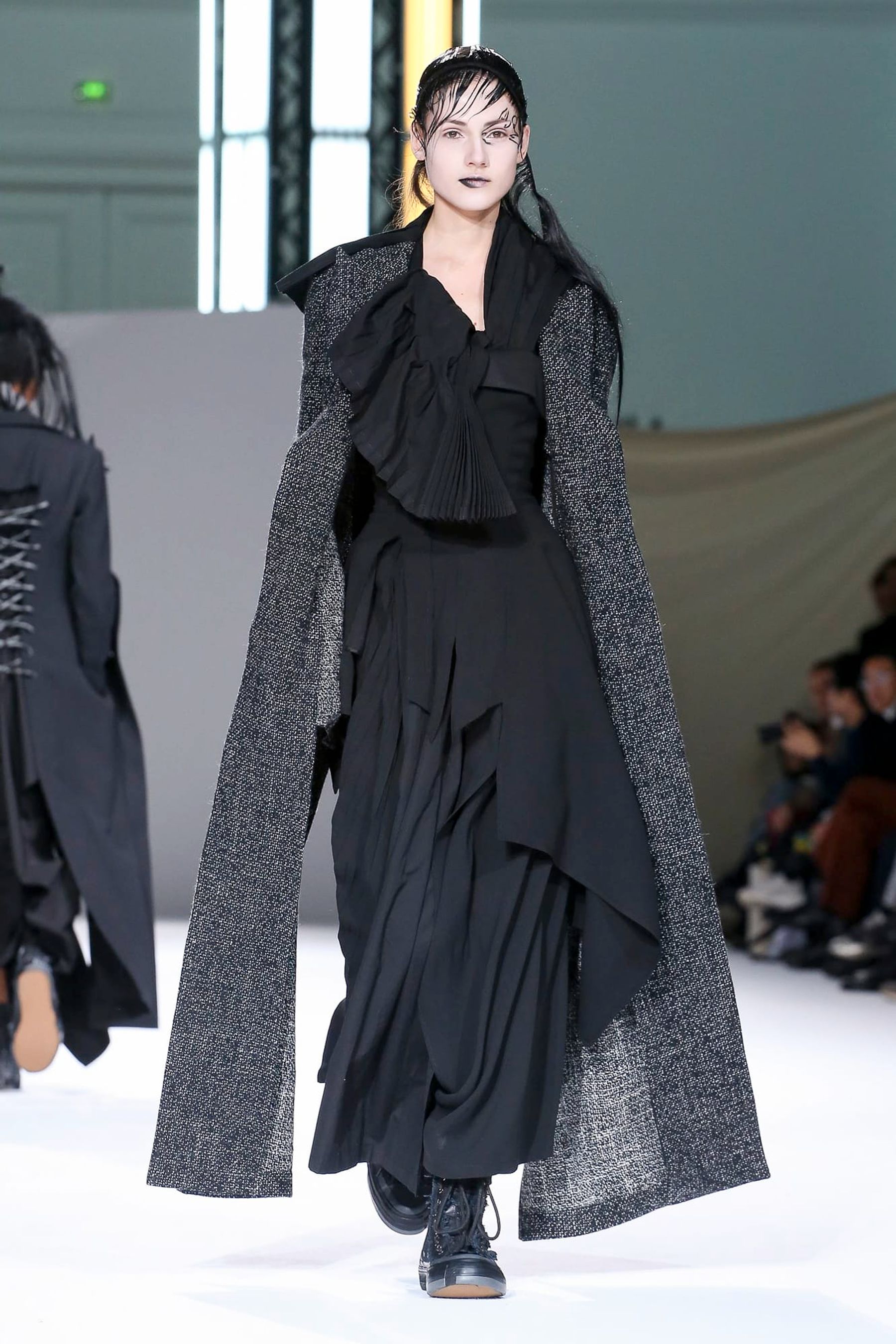Yohji Yamamoto Fall Winter 2020-21 Fashion Show